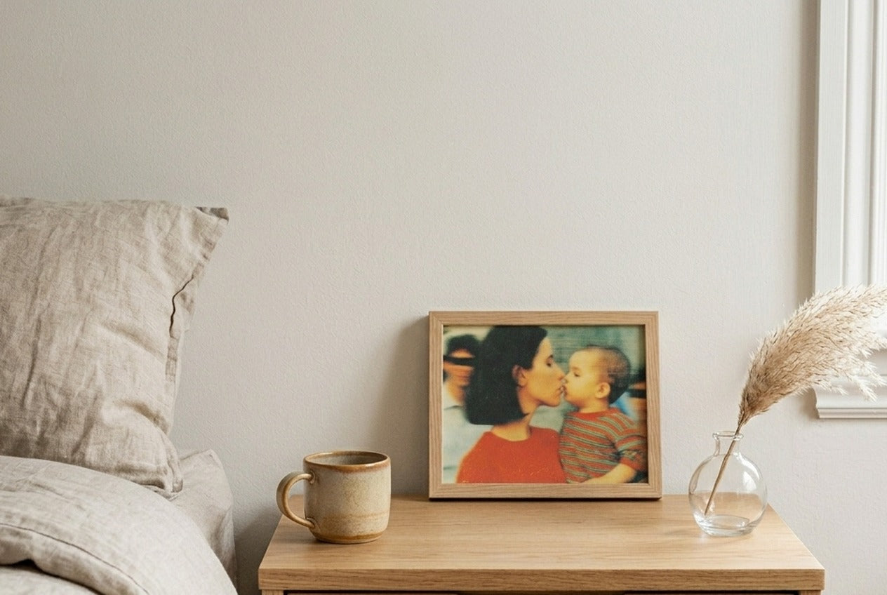 Mothers — No. 1 — מוקאפ חדר