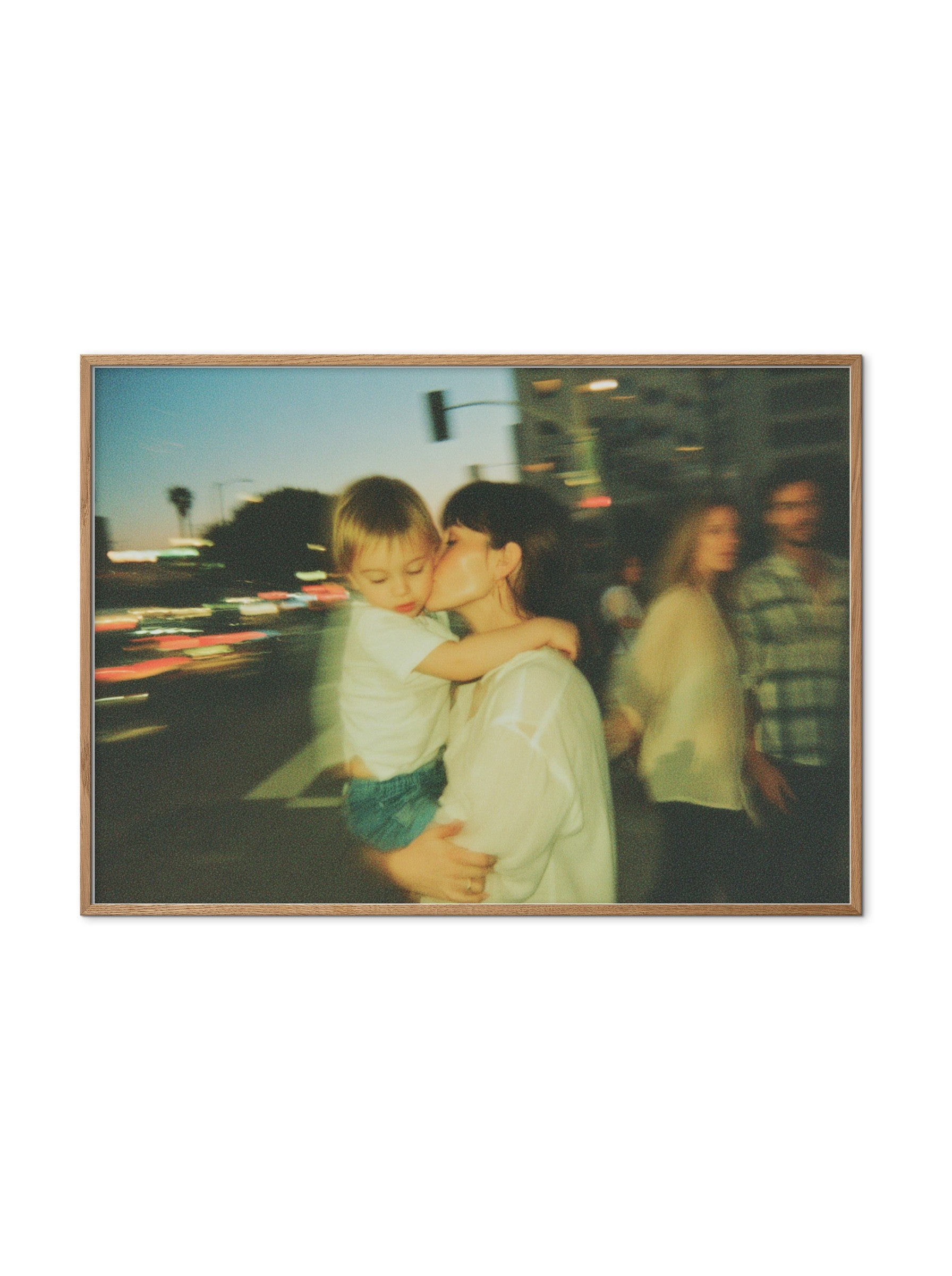 Mothers — No. 3 — מוקאפ מסגרת