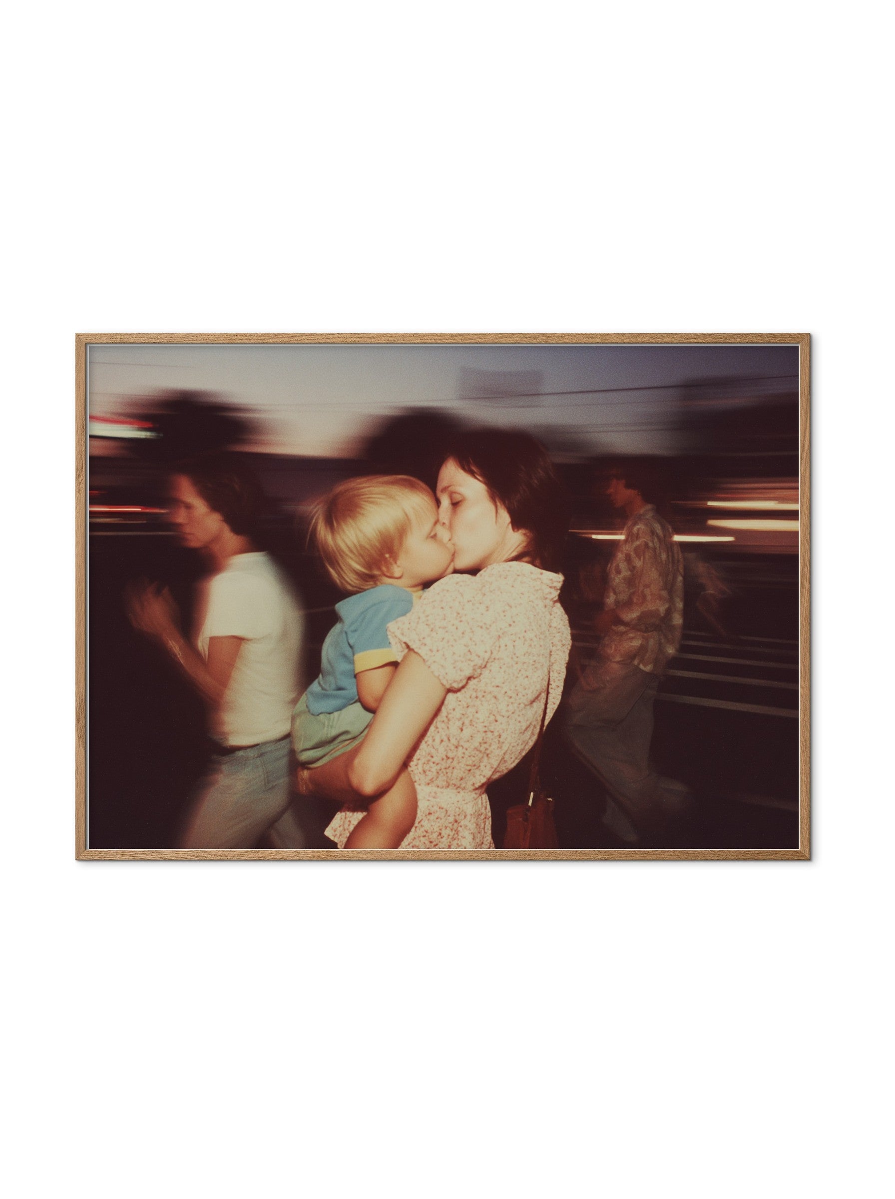 Mothers — No. 5 — מוקאפ מסגרת