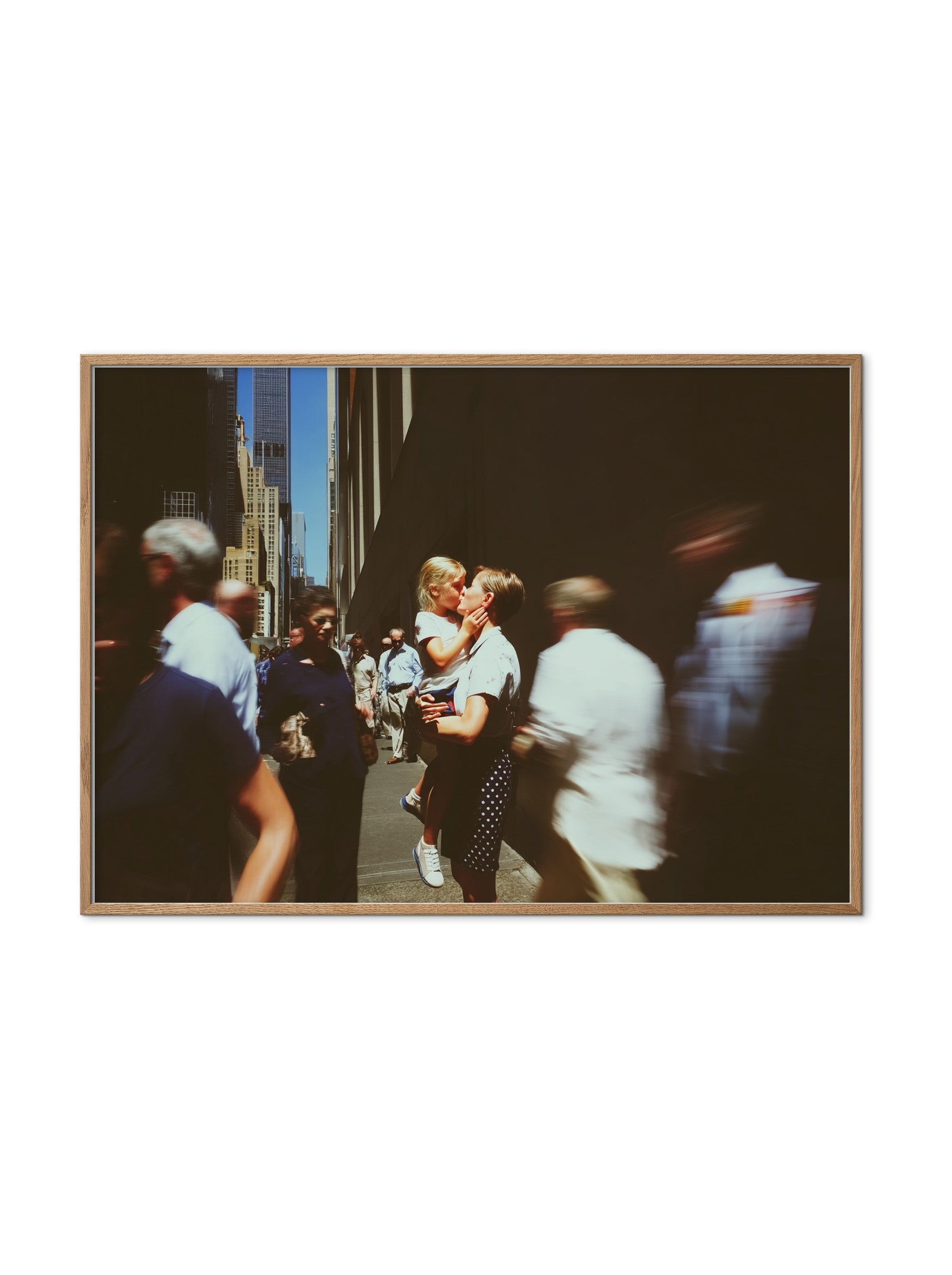 Mothers — No. 6 — מוקאפ מסגרת
