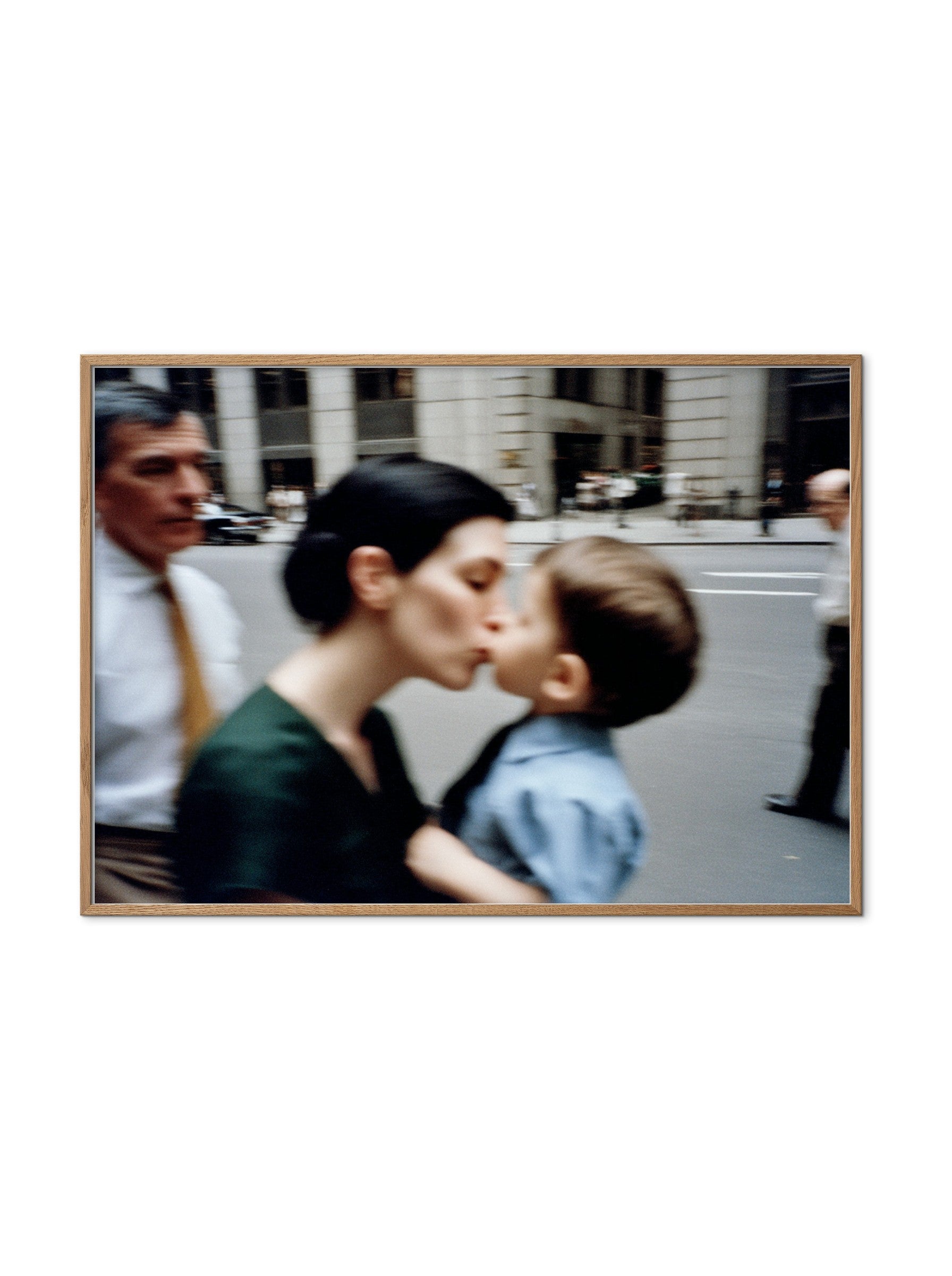 Mothers — No. 7 — מוקאפ מסגרת