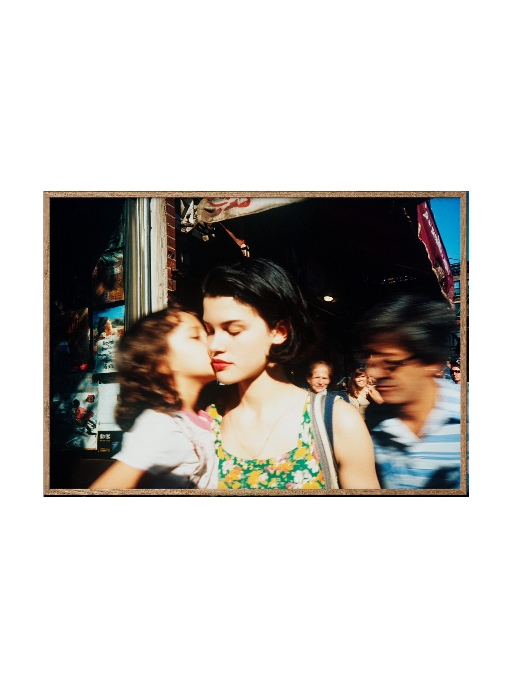 Mothers — No. 17 — מוקאפ מסגרת