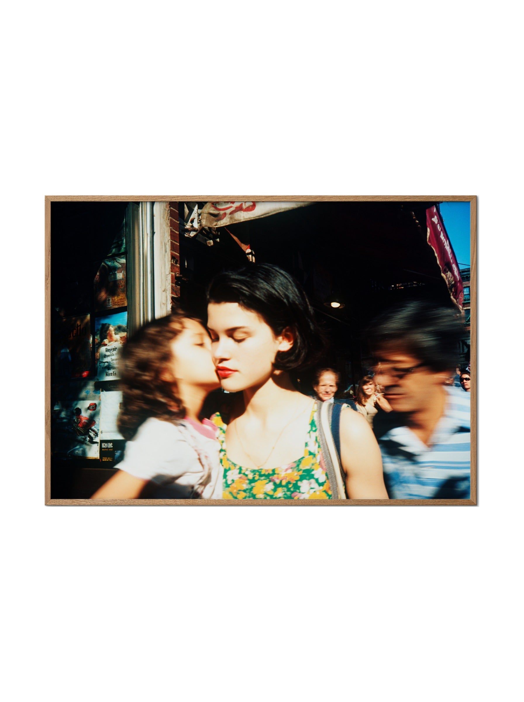 Mothers — No. 17 — מוקאפ מסגרת