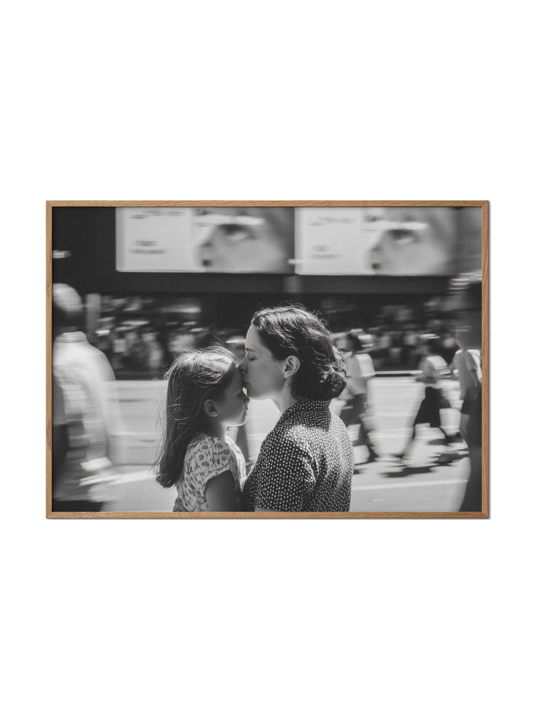 Mothers — No. 18 — מוקאפ מסגרת